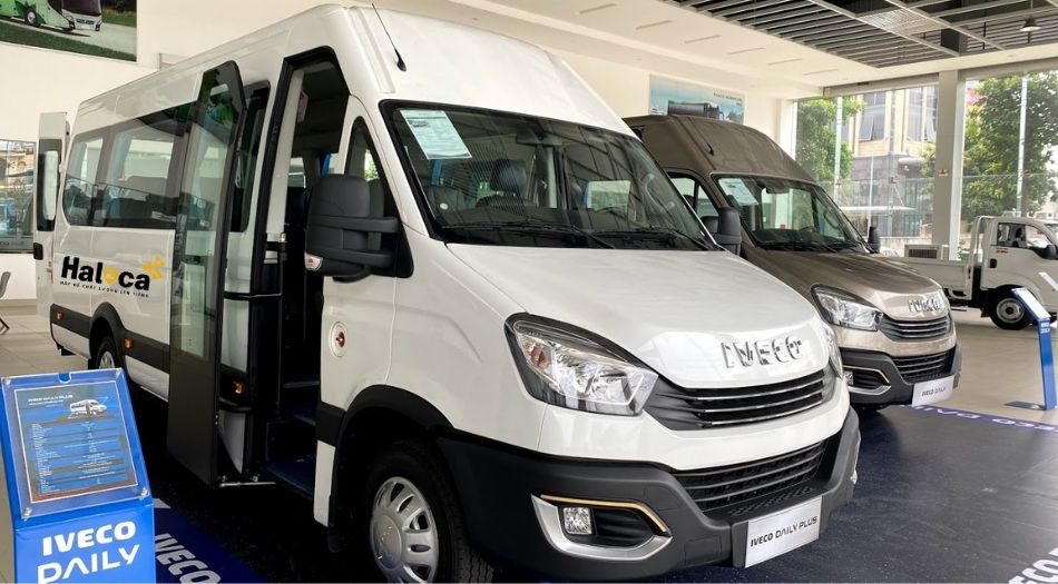 Thue Xe O To Du Lich 19 Cho Iveco Doi Moi